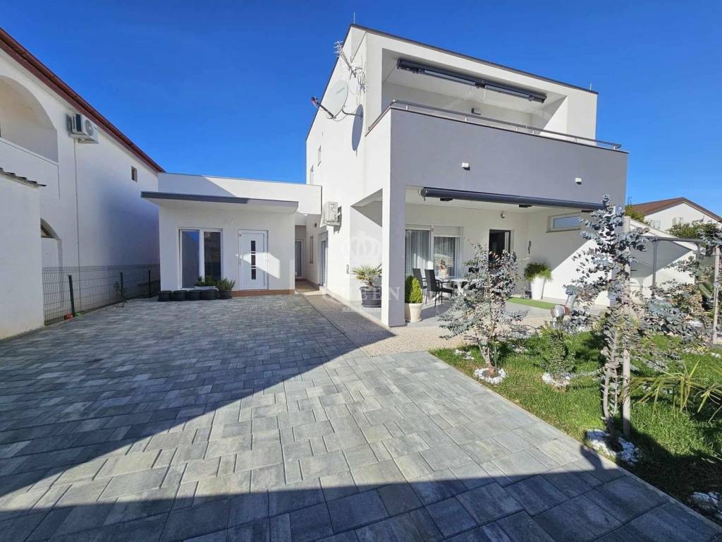 Apartmanska kuća, Prodaja, Vir, Vir