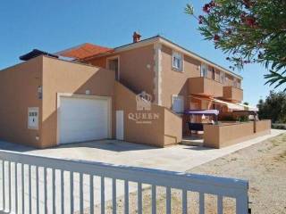 Apartmanska kuća, Prodaja, Vir, Vir