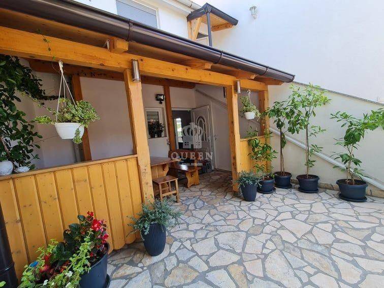 Apartmanska kuća, Prodaja, Vir, Vir