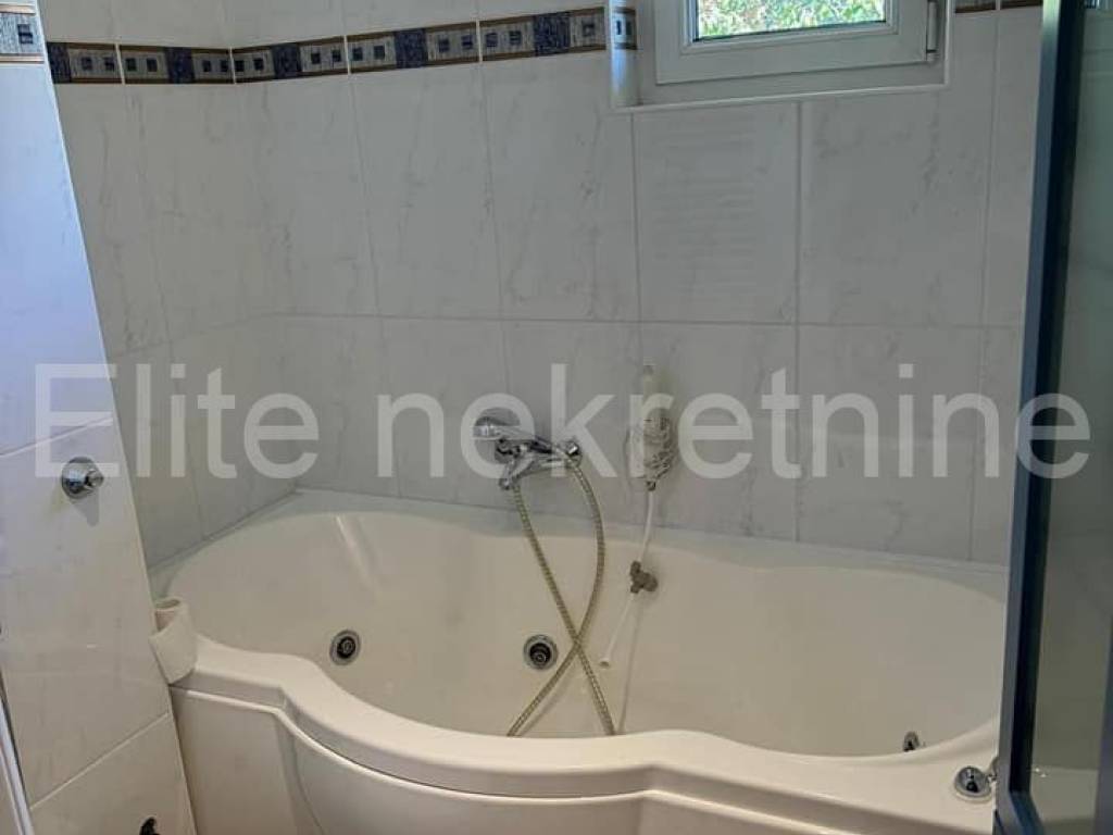 Stan u zgradi, Najam, Rijeka, Zapad