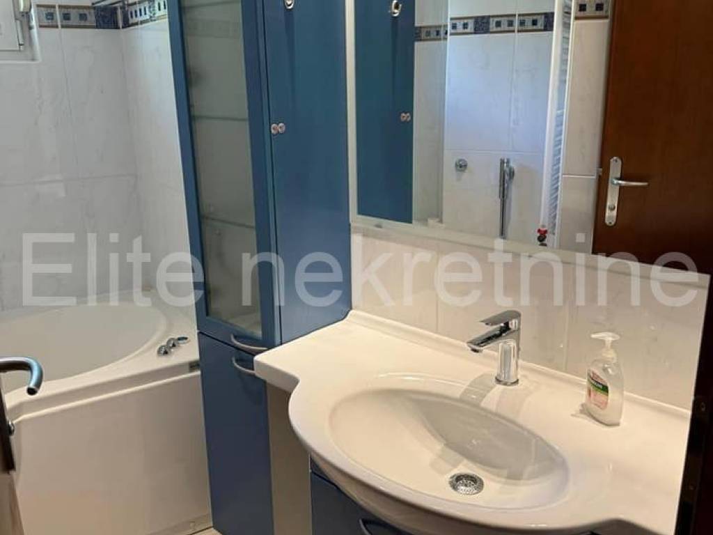 Stan u zgradi, Najam, Rijeka, Zapad