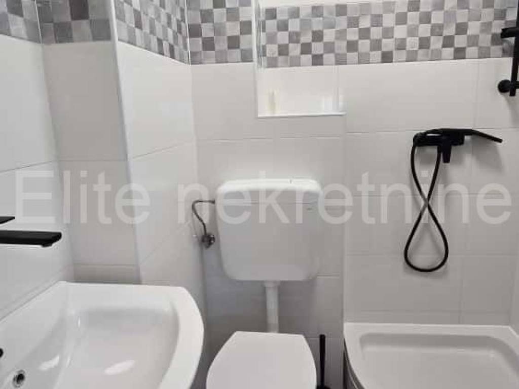 Stan u zgradi, Najam, Rijeka, Zapad