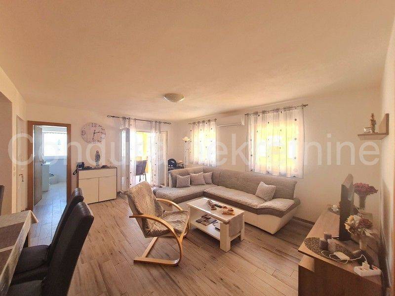 Apartman na moru, Prodaja, Vir, Vir