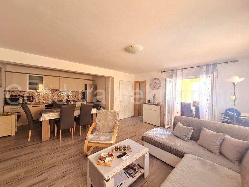 Apartman na moru, Prodaja, Vir, Vir