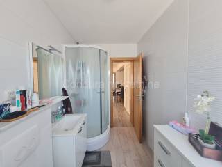 Apartman na moru, Prodaja, Vir, Vir