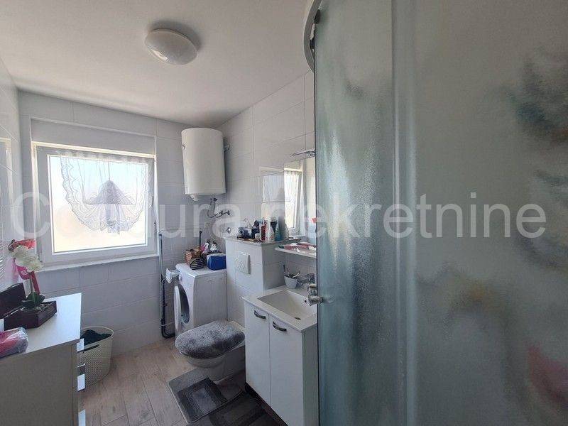Apartman na moru, Prodaja, Vir, Vir
