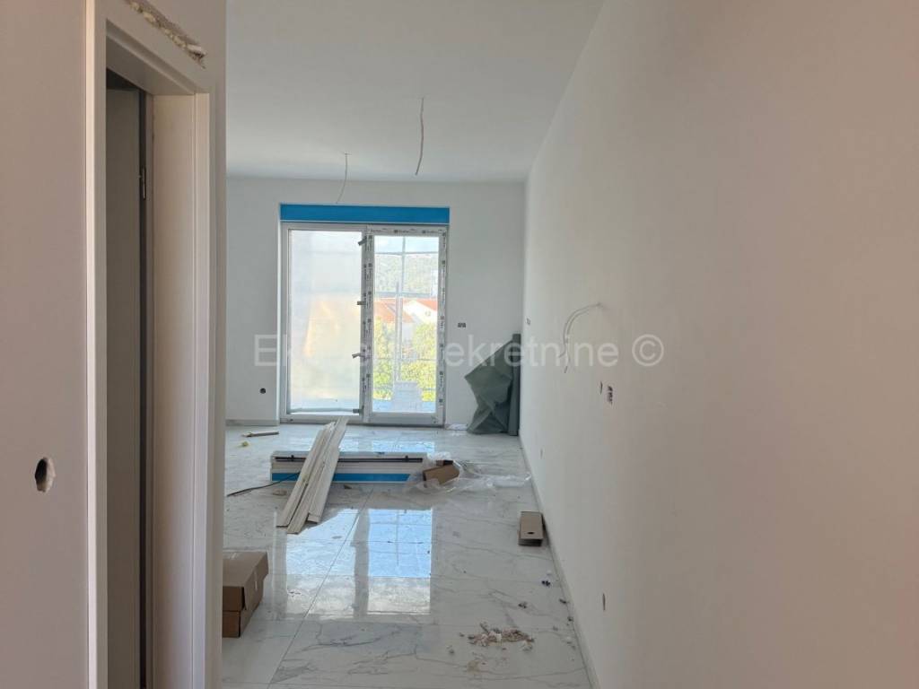 Stan u zgradi, Prodaja, Okrug, Okrug Gornji