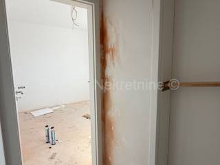 Stan u zgradi, Prodaja, Okrug, Okrug Gornji