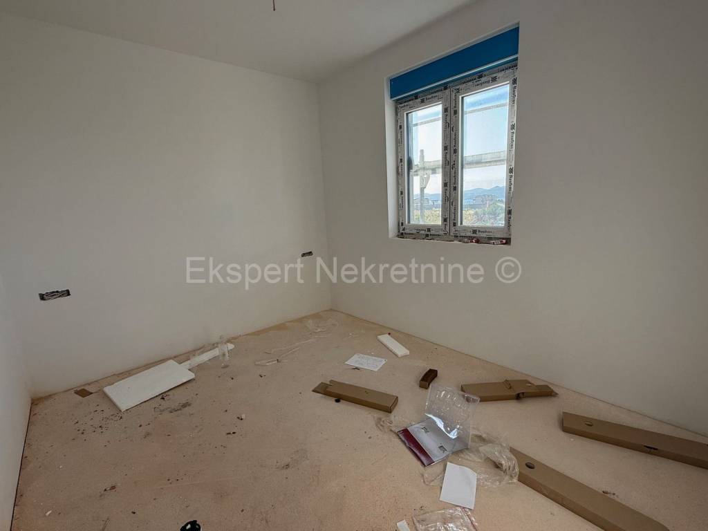 Stan u zgradi, Prodaja, Okrug, Okrug Gornji