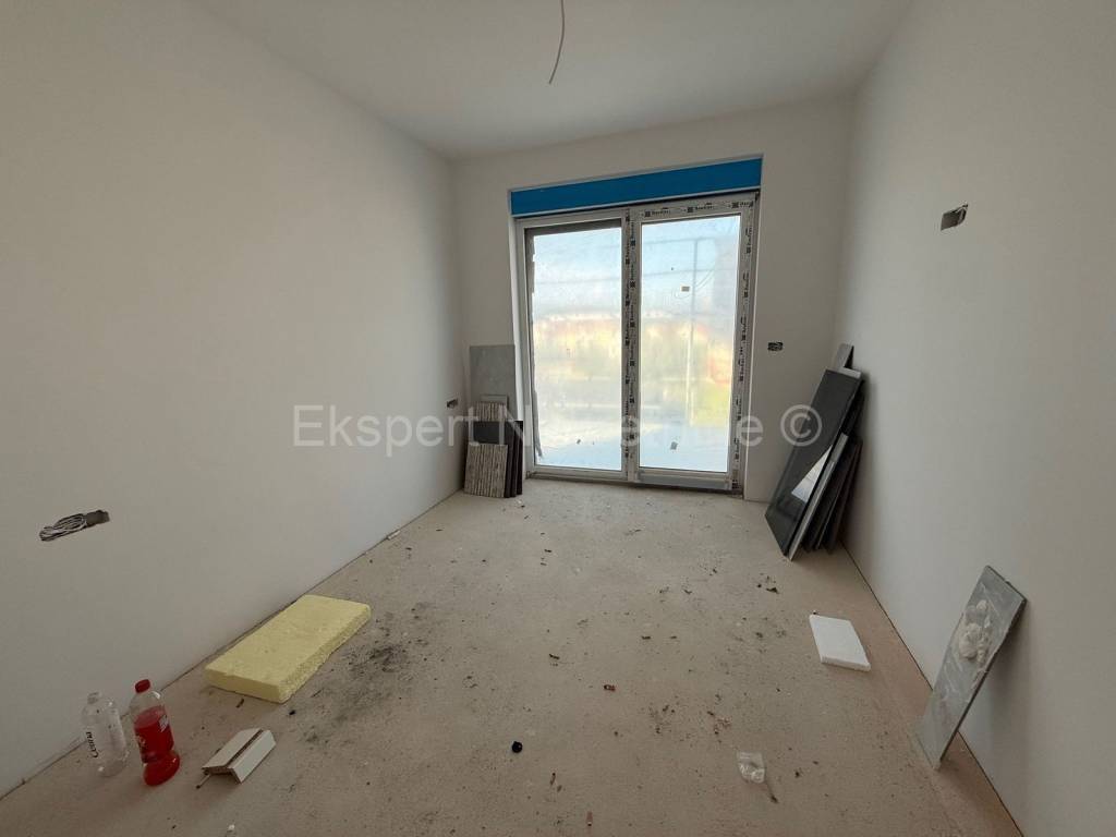 Stan u zgradi, Prodaja, Okrug, Okrug Gornji