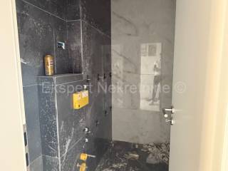 Stan u zgradi, Prodaja, Okrug, Okrug Gornji