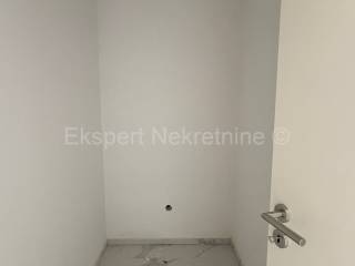 Stan u zgradi, Prodaja, Okrug, Okrug Gornji