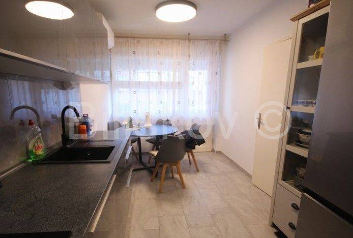 Stan u zgradi, Prodaja, Split, Split