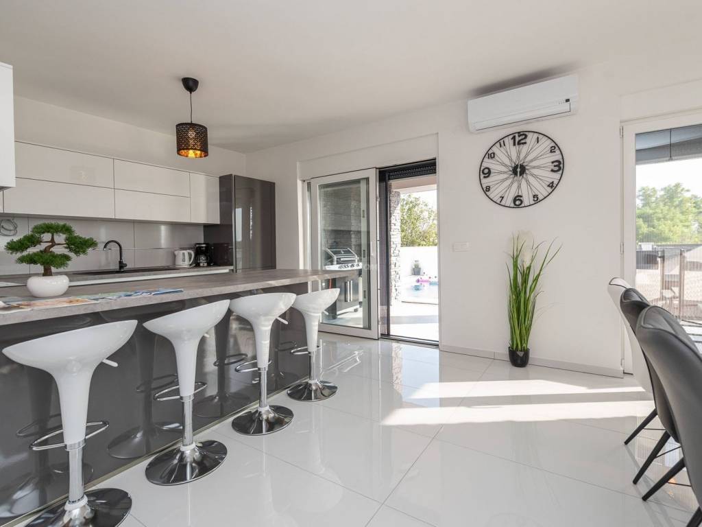 Vila, prodaja, Privlaka