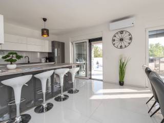 Vila, prodaja, Privlaka