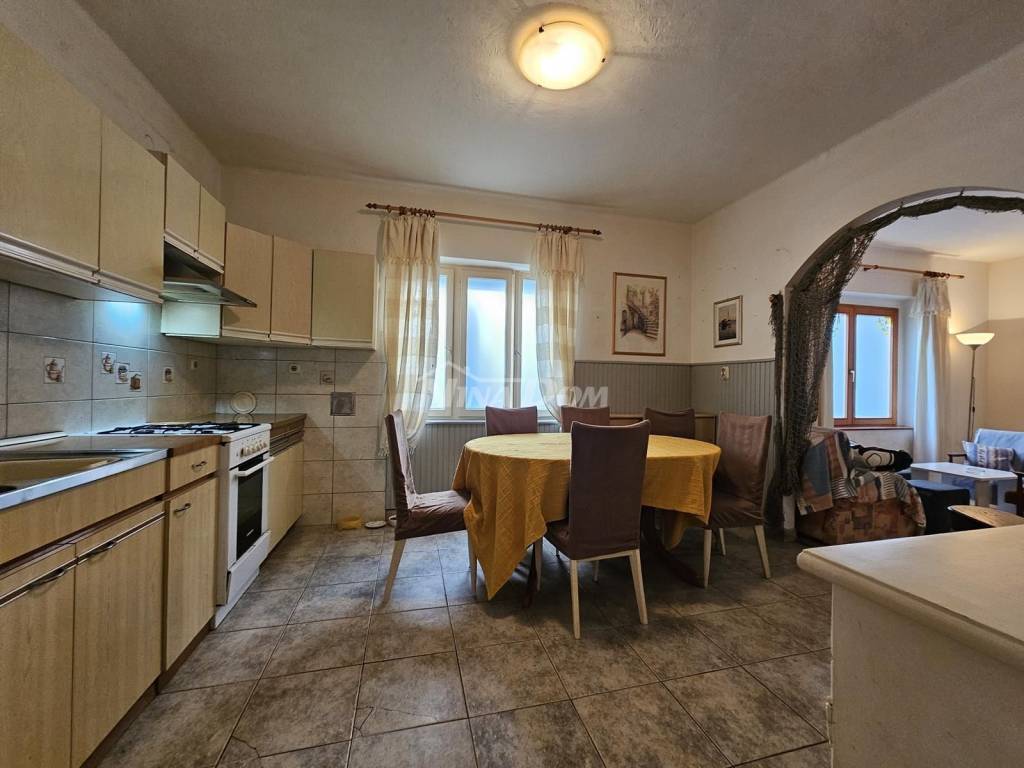 Kuća u nizu, Prodaja, Kali, Kali