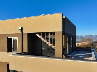 Luksuzni apartman, Prodaja, Privlaka, Privlaka