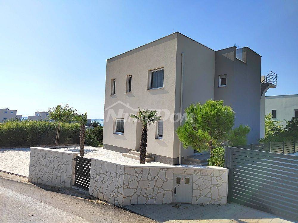 Vila, Prodaja, Privlaka, Privlaka