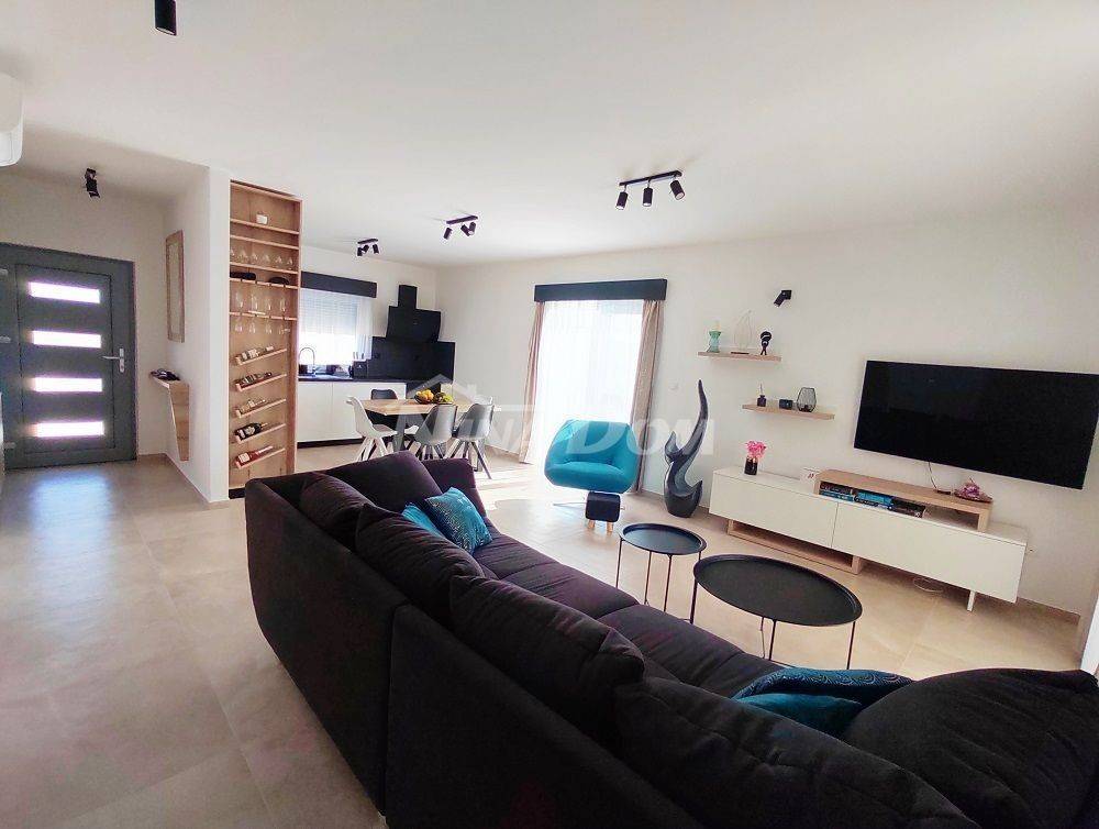 Vila, Prodaja, Privlaka, Privlaka