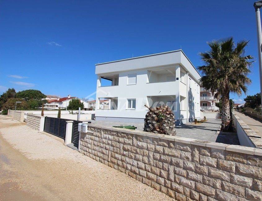 Apartman na moru, Prodaja, Vir, Vir