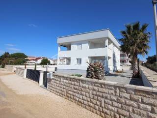 Apartman na moru, Prodaja, Vir, Vir