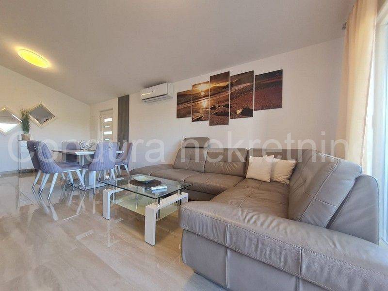 Apartman na moru, Prodaja, Vir, Vir