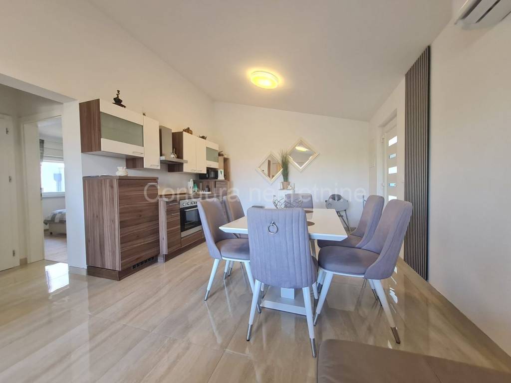 Apartman na moru, Prodaja, Vir, Vir