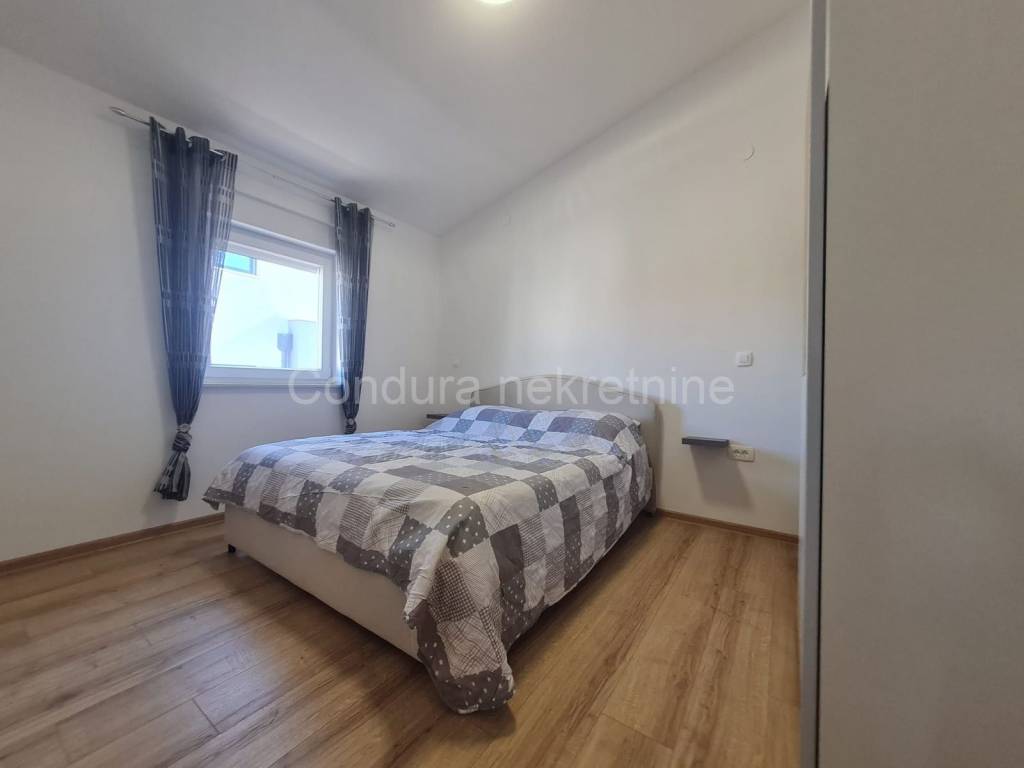 Apartman na moru, Prodaja, Vir, Vir