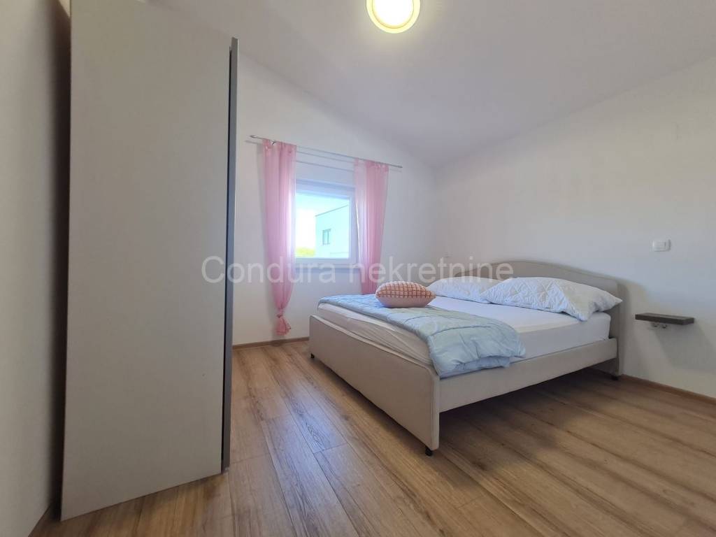 Apartman na moru, Prodaja, Vir, Vir