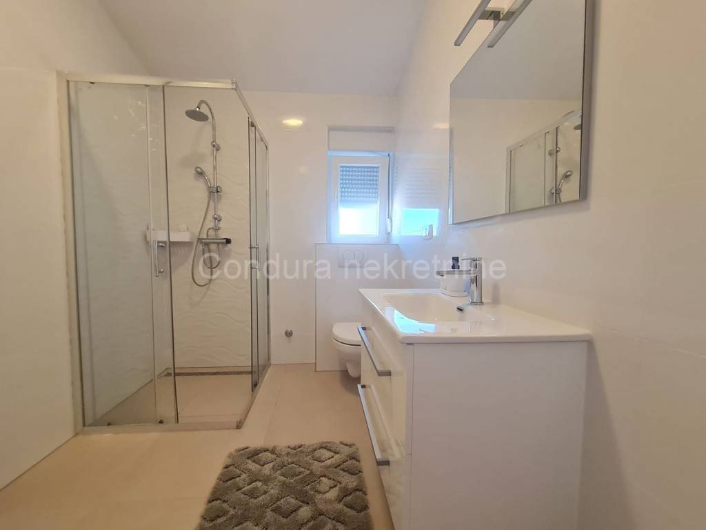 Apartman na moru, Prodaja, Vir, Vir