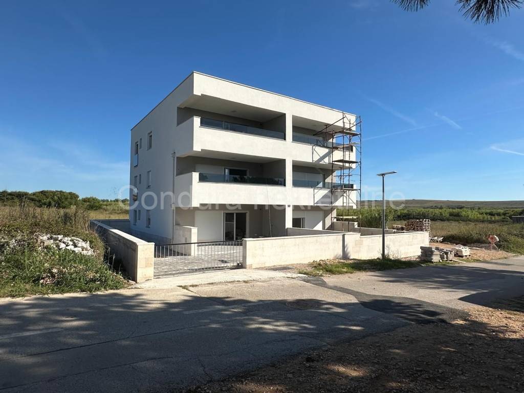 Apartman na moru, Prodaja, Povljana, Povljana