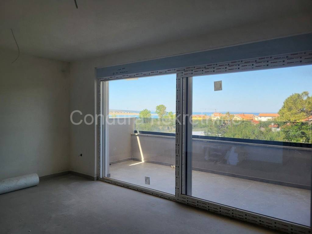 Apartman na moru, Prodaja, Povljana, Povljana