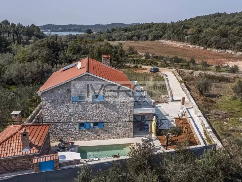 Access to the estate