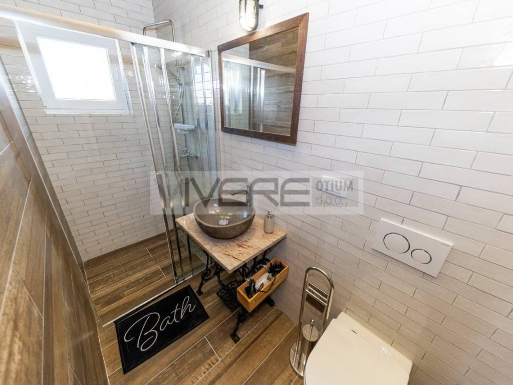 Bathroom No.1 on 1st floor