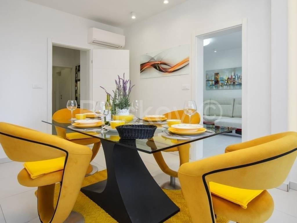 Stan u zgradi, Najam, Split, Split