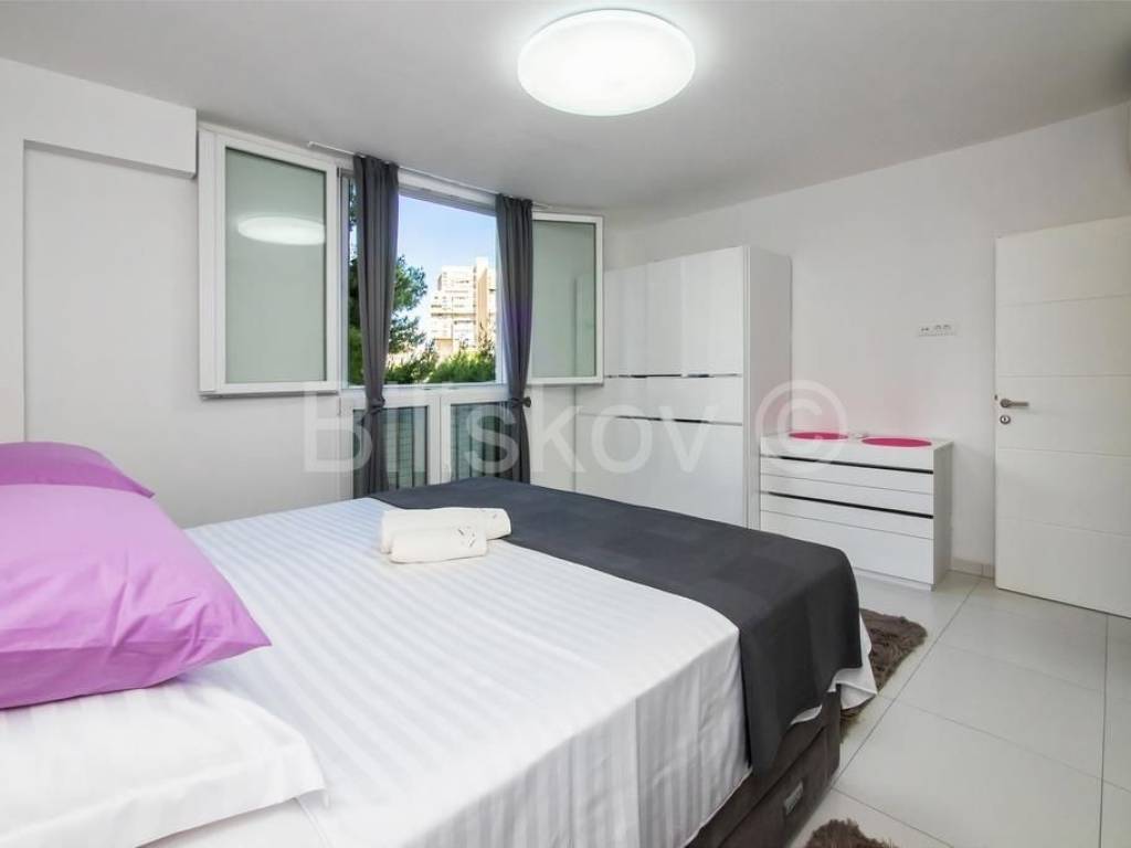 Stan u zgradi, Najam, Split, Split