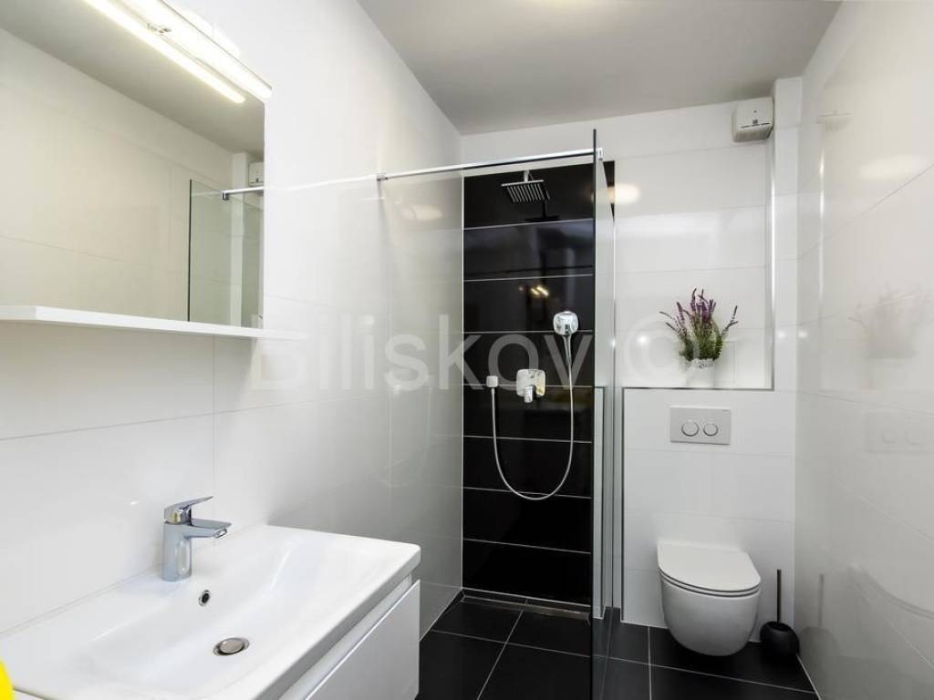 Stan u zgradi, Najam, Split, Split