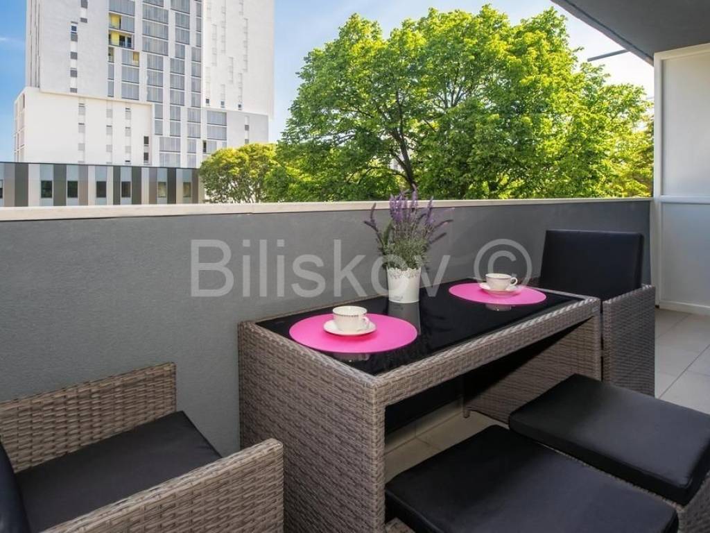 Stan u zgradi, Najam, Split, Split