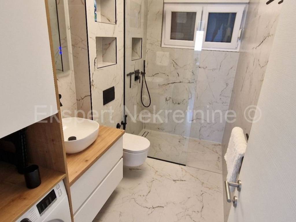 Stan u novogradnji, Prodaja, Okrug, Okrug Gornji