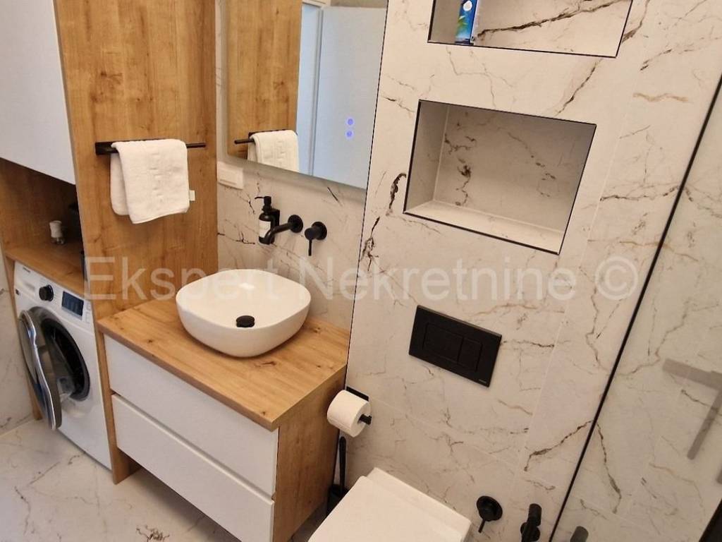 Stan u novogradnji, Prodaja, Okrug, Okrug Gornji