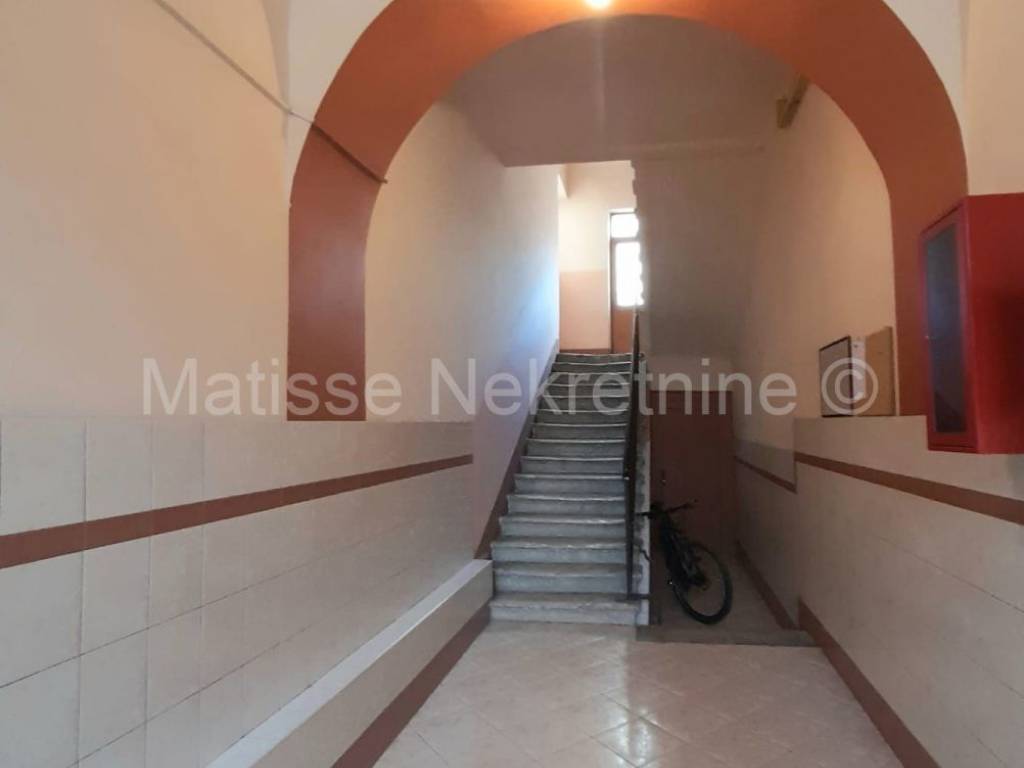 Stan u zgradi, Prodaja, Pula, Pula