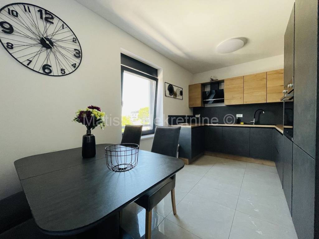 Stan u zgradi, Prodaja, Pula, Pula