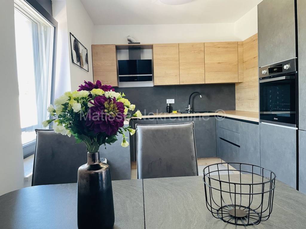 Stan u zgradi, Prodaja, Pula, Pula