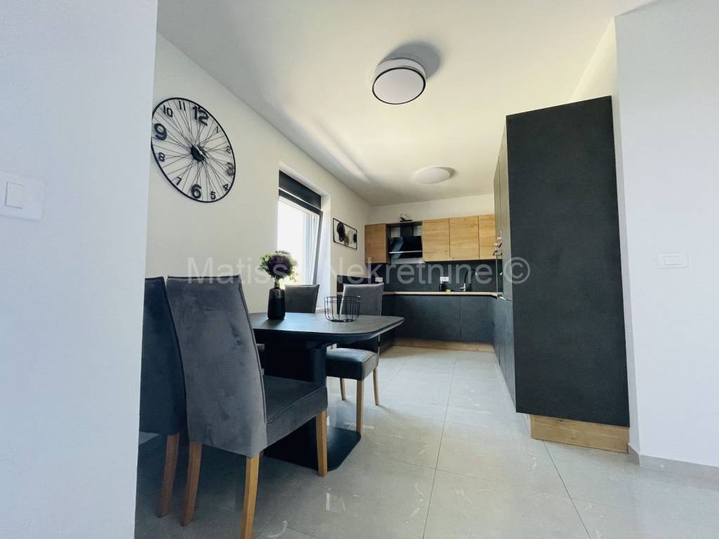 Stan u zgradi, Prodaja, Pula, Pula