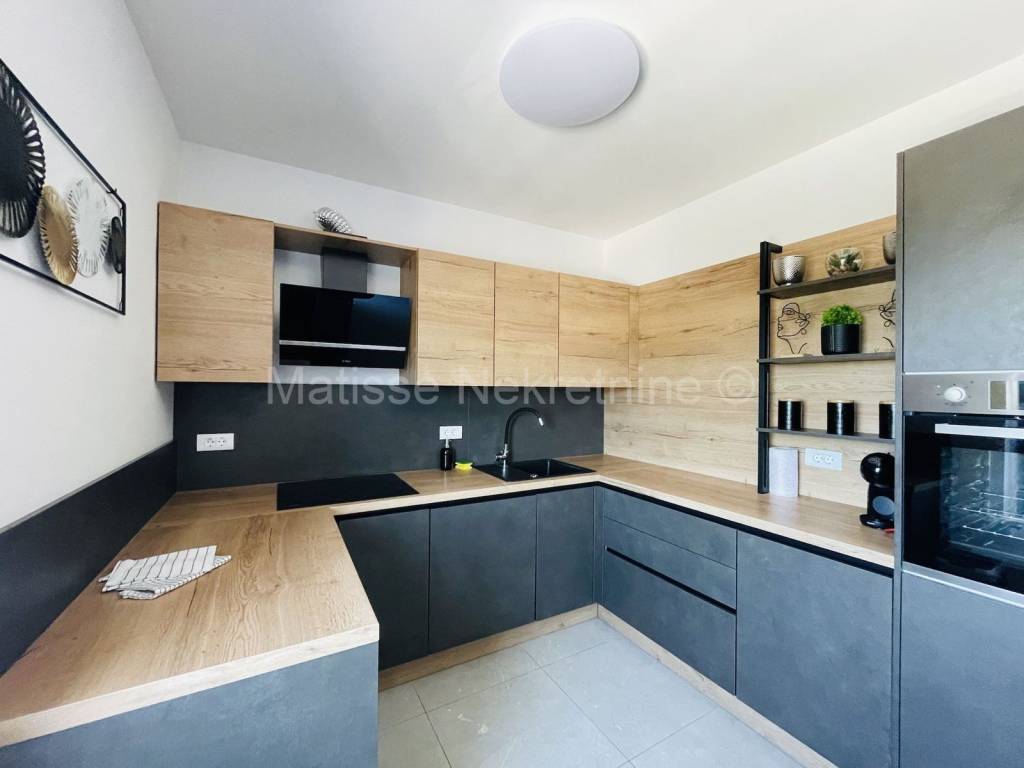 Stan u zgradi, Prodaja, Pula, Pula