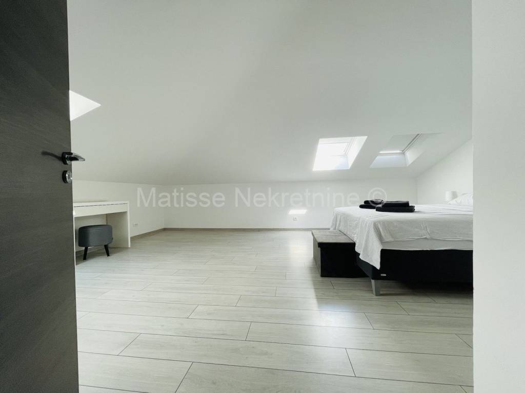 Stan u zgradi, Prodaja, Pula, Pula