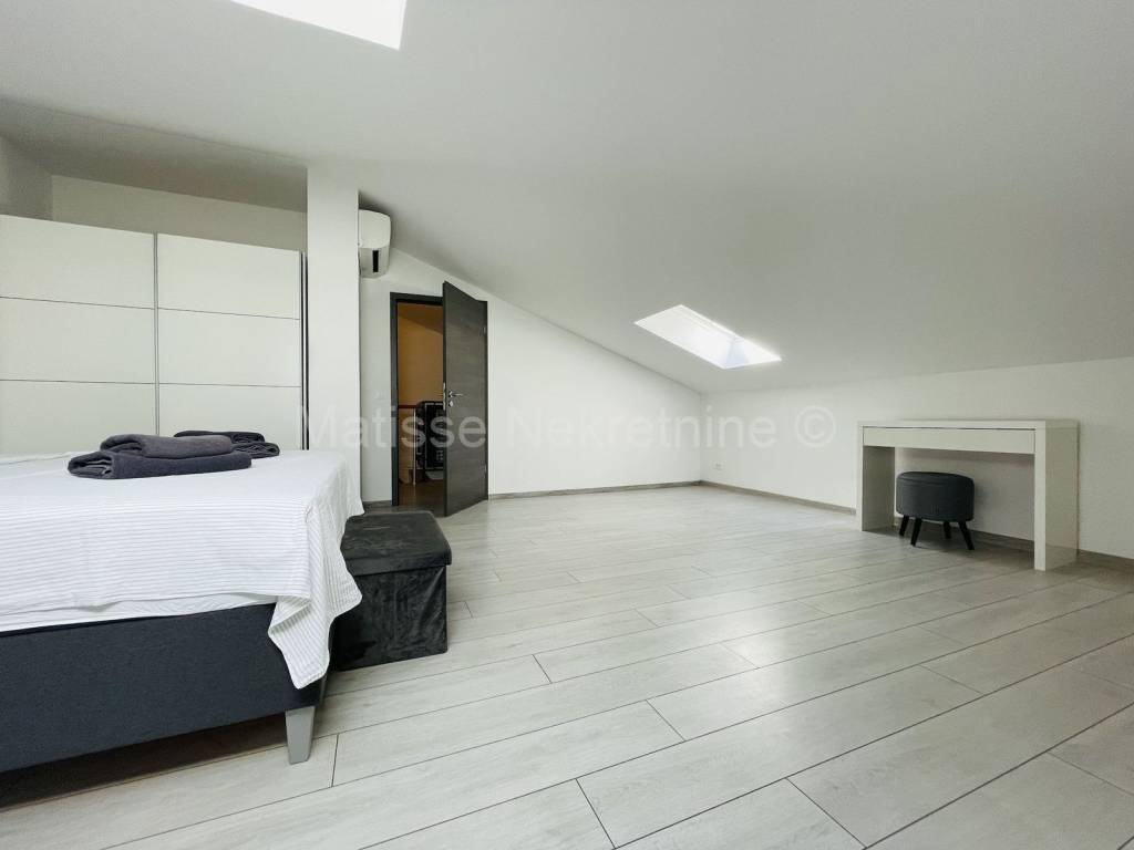 Stan u zgradi, Prodaja, Pula, Pula