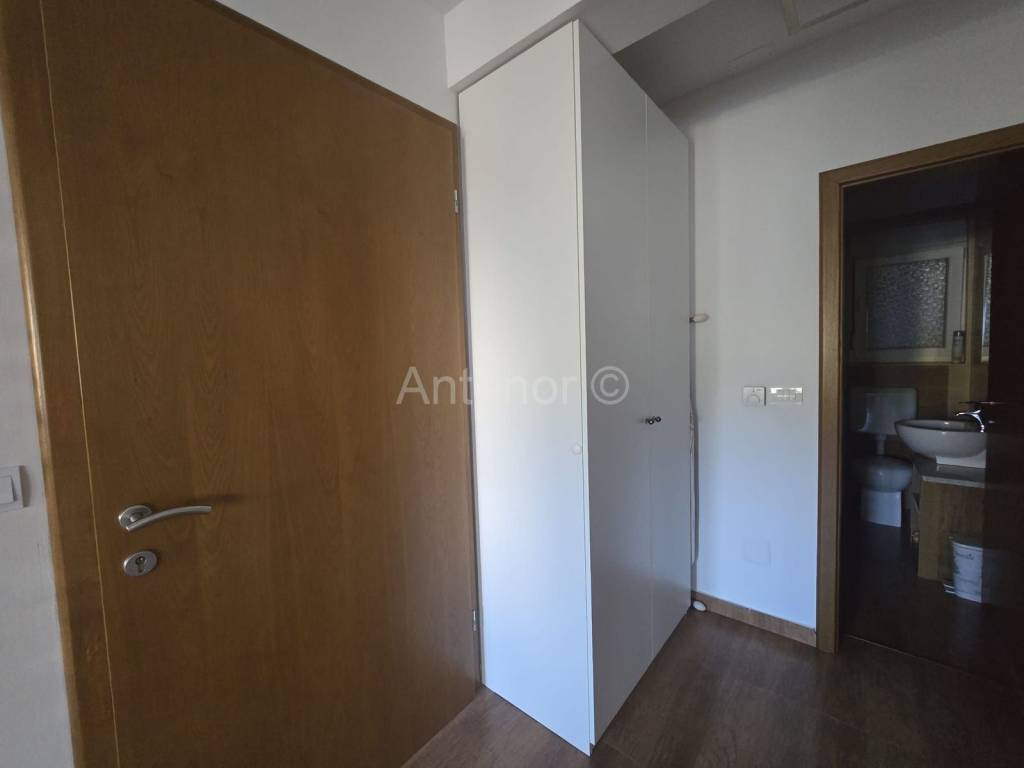Apartman na moru, Prodaja, Nin, Nin
