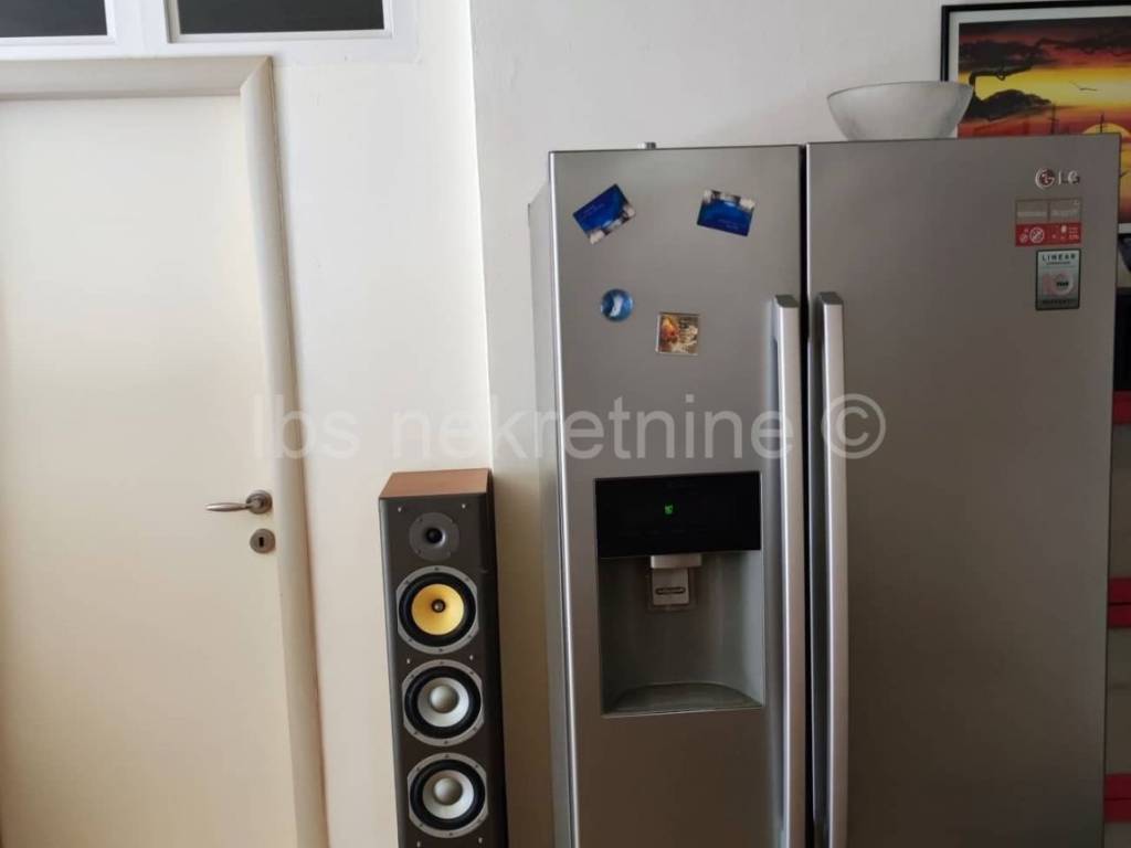 Stan u zgradi, Najam, Split, Split