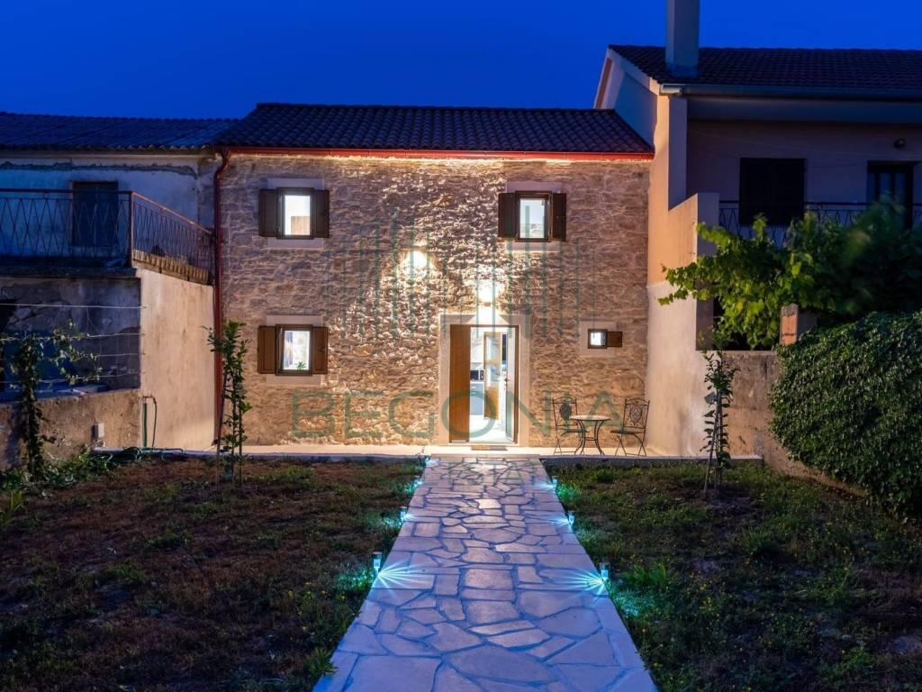 Kamena kuća, Prodaja, Posedarje, Podgradina